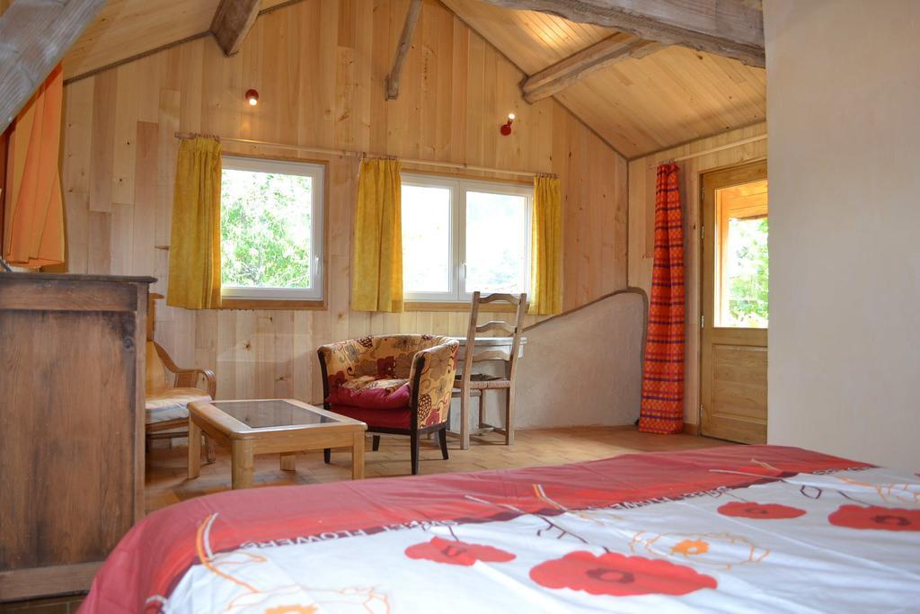 La Ferme De Cagnolle Bed & Breakfast Saint-Amand-de-Belves Dış mekan fotoğraf